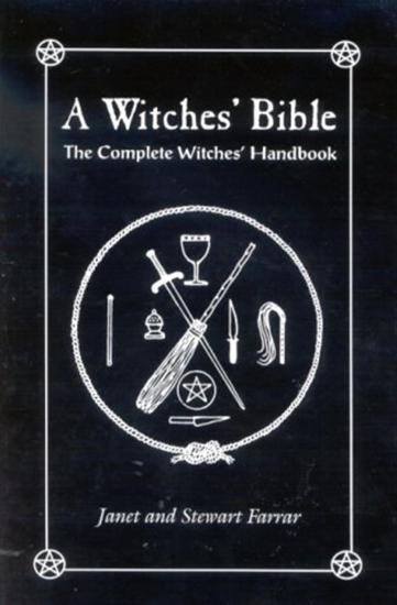 A Witches' Bible : The Complete Witches' Handbook [Edizione: Regno Unito]