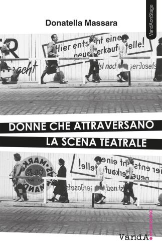 Donne Che Attraversano La Scena Teatrale